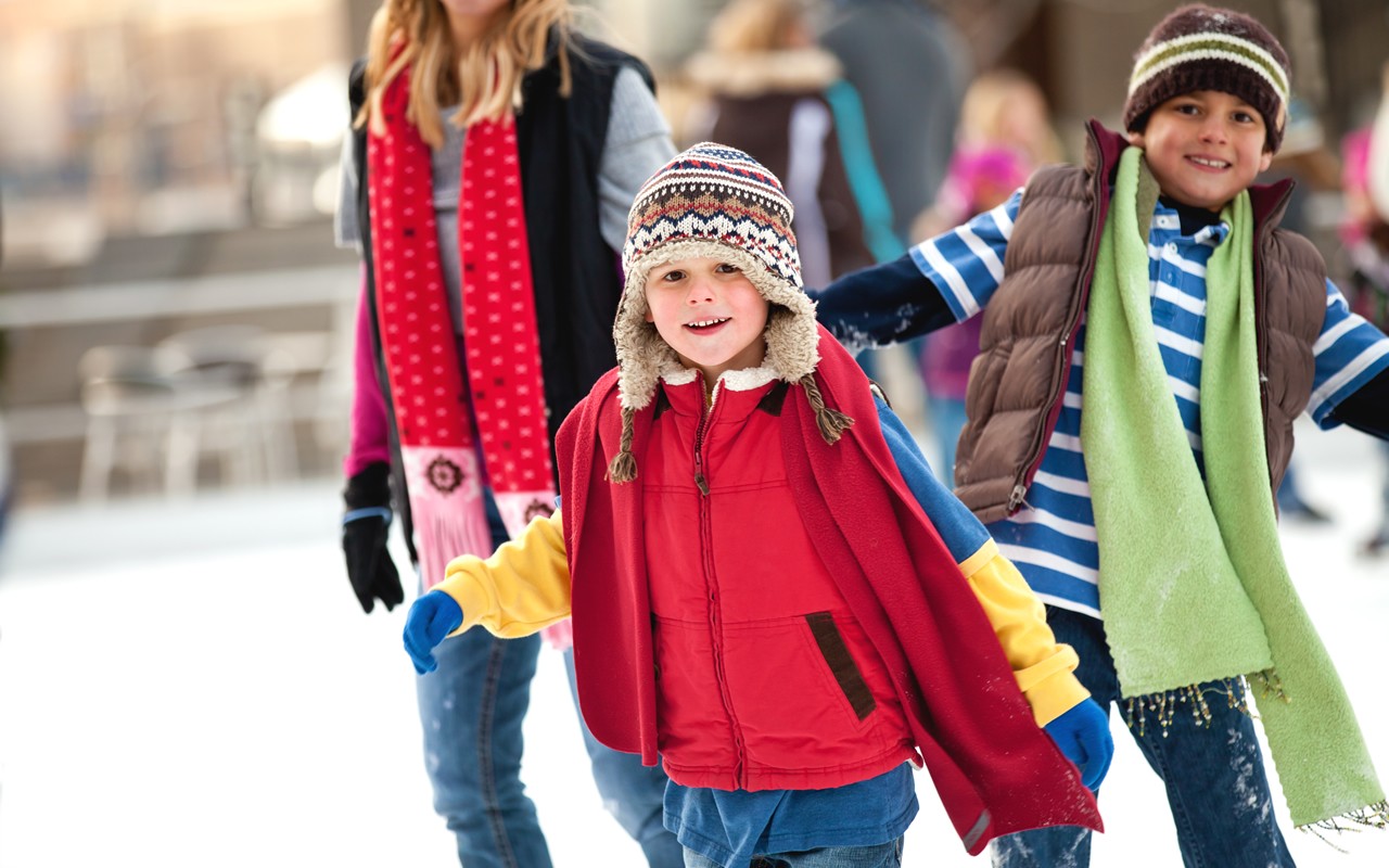 Eislaufen mit der Familie im Salzburger Land, &Ouml;sterreich