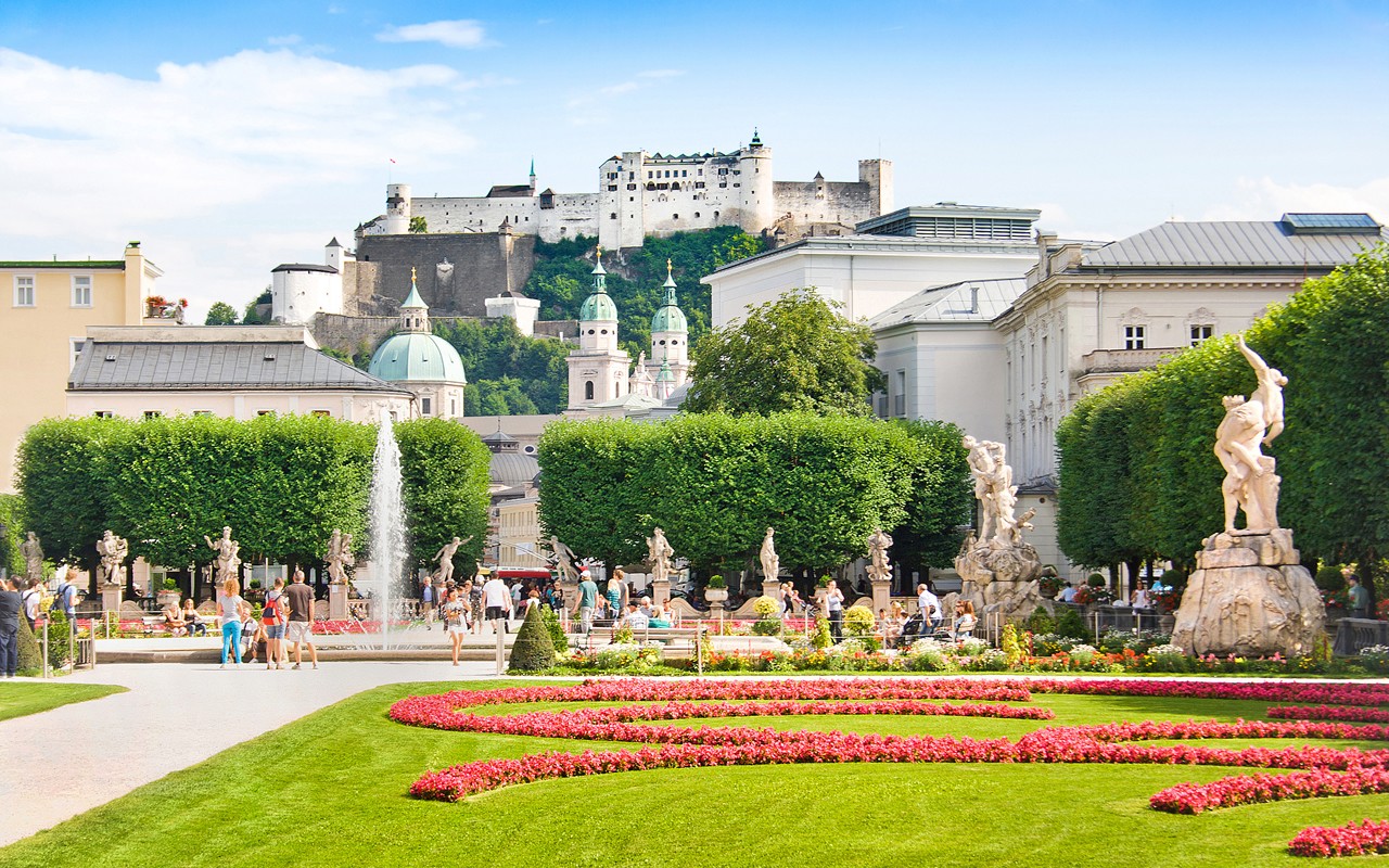 Mirabellgarten mit Blick auf die Festung Hohen Salzburg