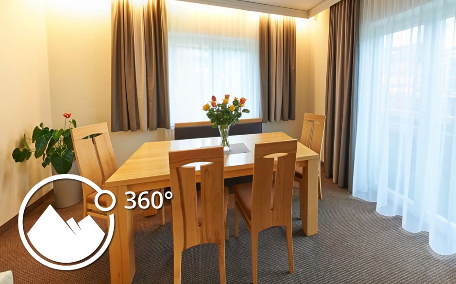 Essbereich mit Tisch im Appartement 104 in der Pension Panorama